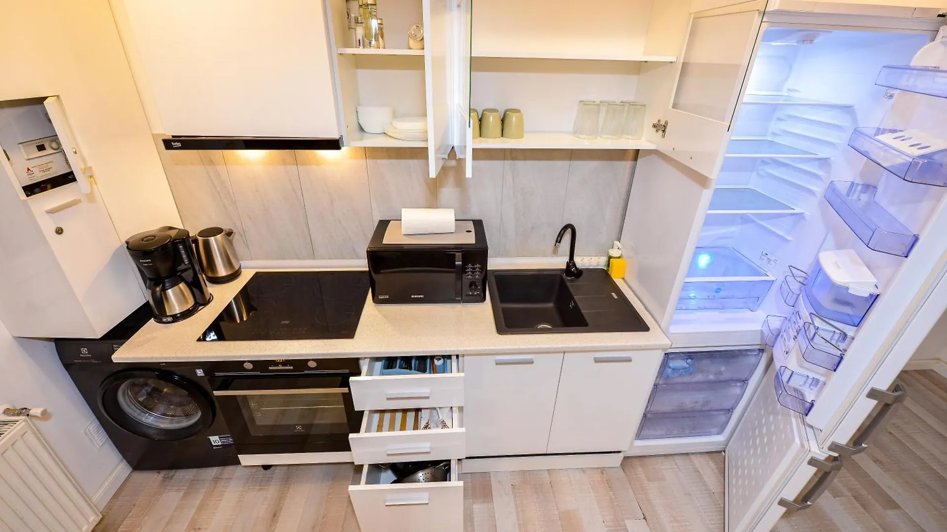 City Center Suite With Terrace بوخارست 0*,