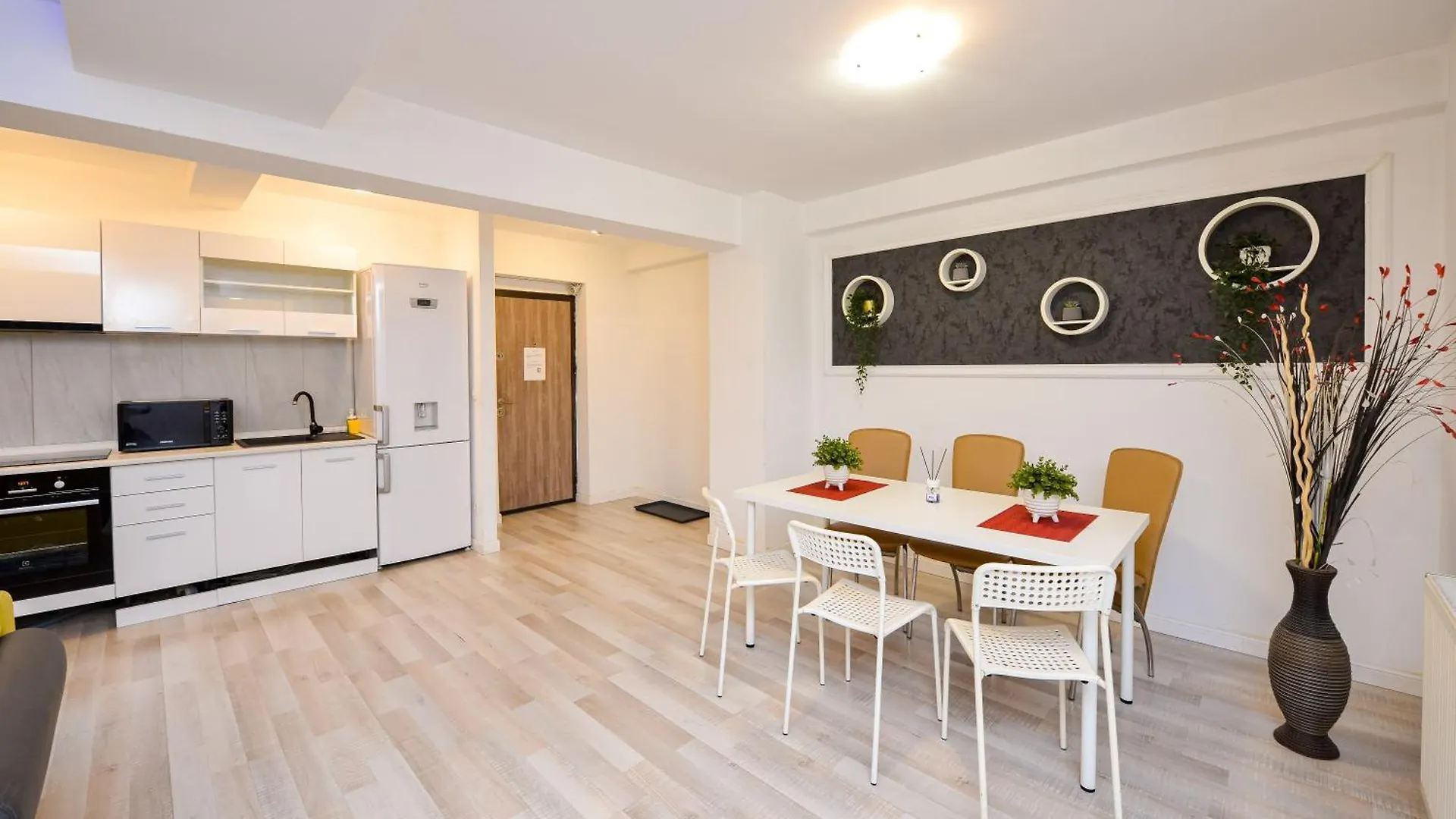 City Center Suite With Terrace بوخارست 0*,  رومانيا