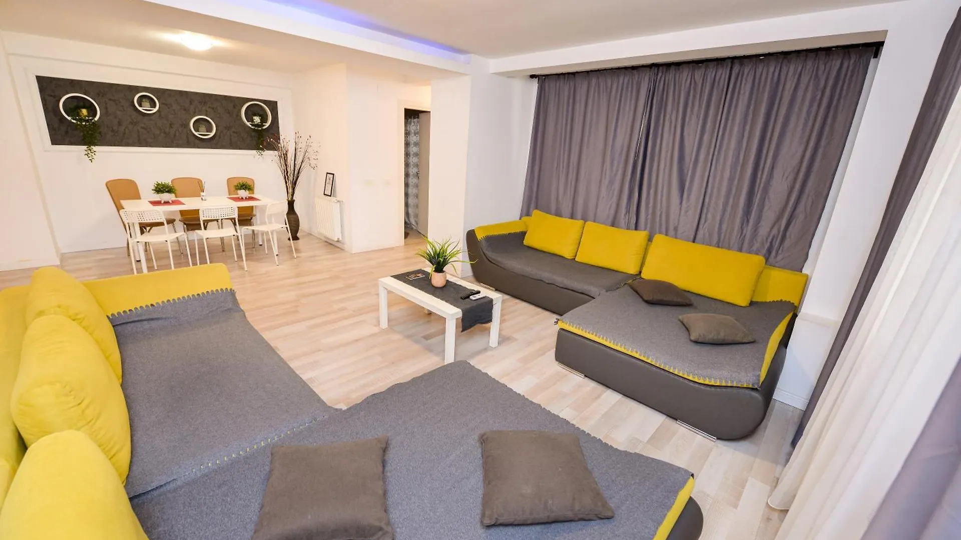 City Center Suite With Terrace بوخارست